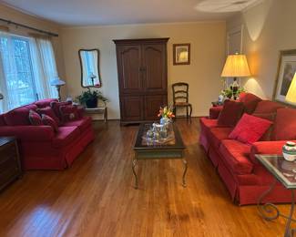 Attractive Living Room with Entertainment Center!