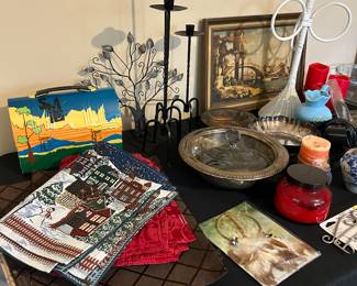 LOOK at the HANDPAINTED LUNCH BOX ! (back left)