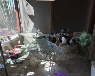 Metal Patio Table with 4 Chairs