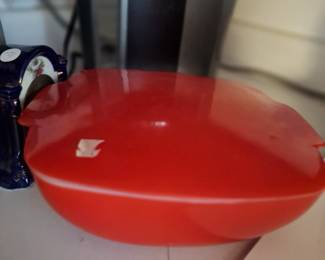 Pyrex with matching lid