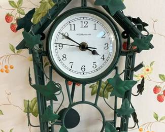 51 Ingraham Metal Vine Pendelum Clockmin