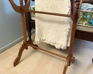 51 Vintage Good Wood Quilt Standmin