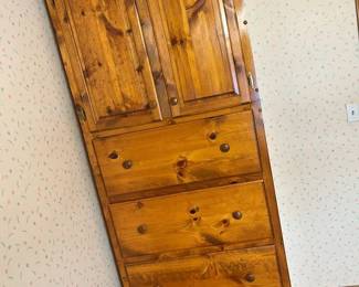 51 Knotty Pine Wardrobemin