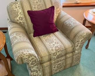 51 DecorRest Marston Cafe Collage Armchairmin