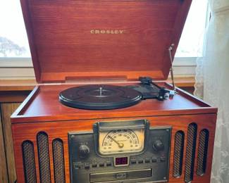 51 Crosley CD Cassette Turntable Music Centermin