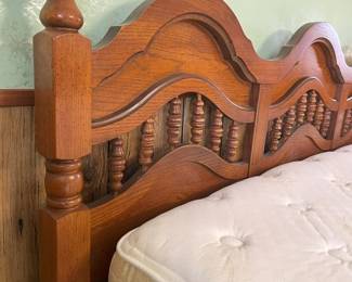 51 Bassett King Bedframe Detailmin