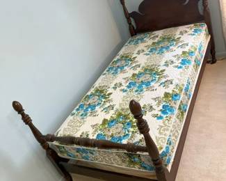 51 Vintage Twin Bedframemin