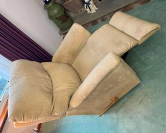 51 LayZBoy Recliner Extendedmin