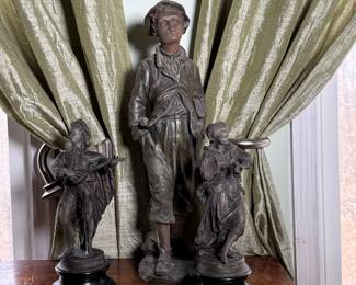 statues