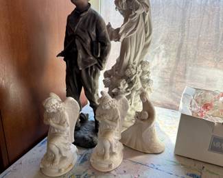 statues