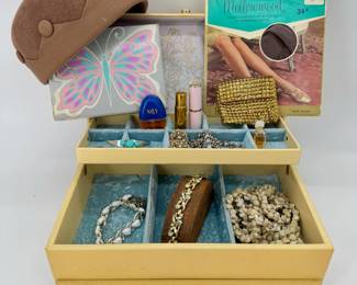 Lot - 57
Vintage Lady Buxton Jewelry Box w/ Costume Jewelry & More