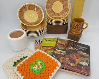 Lot - 62
Mid Mod Retro Kitchen - Tupperware