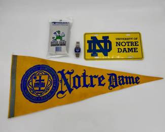 Lot - 50
Vintage Notre Dame Football Collectibles - Pendant