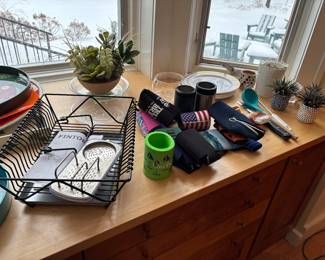 Assorted kitchen ware