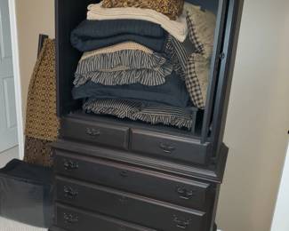 Textiles & linens & pillows