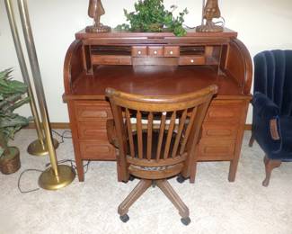 Vintage Solid wood Roll Top desk.
