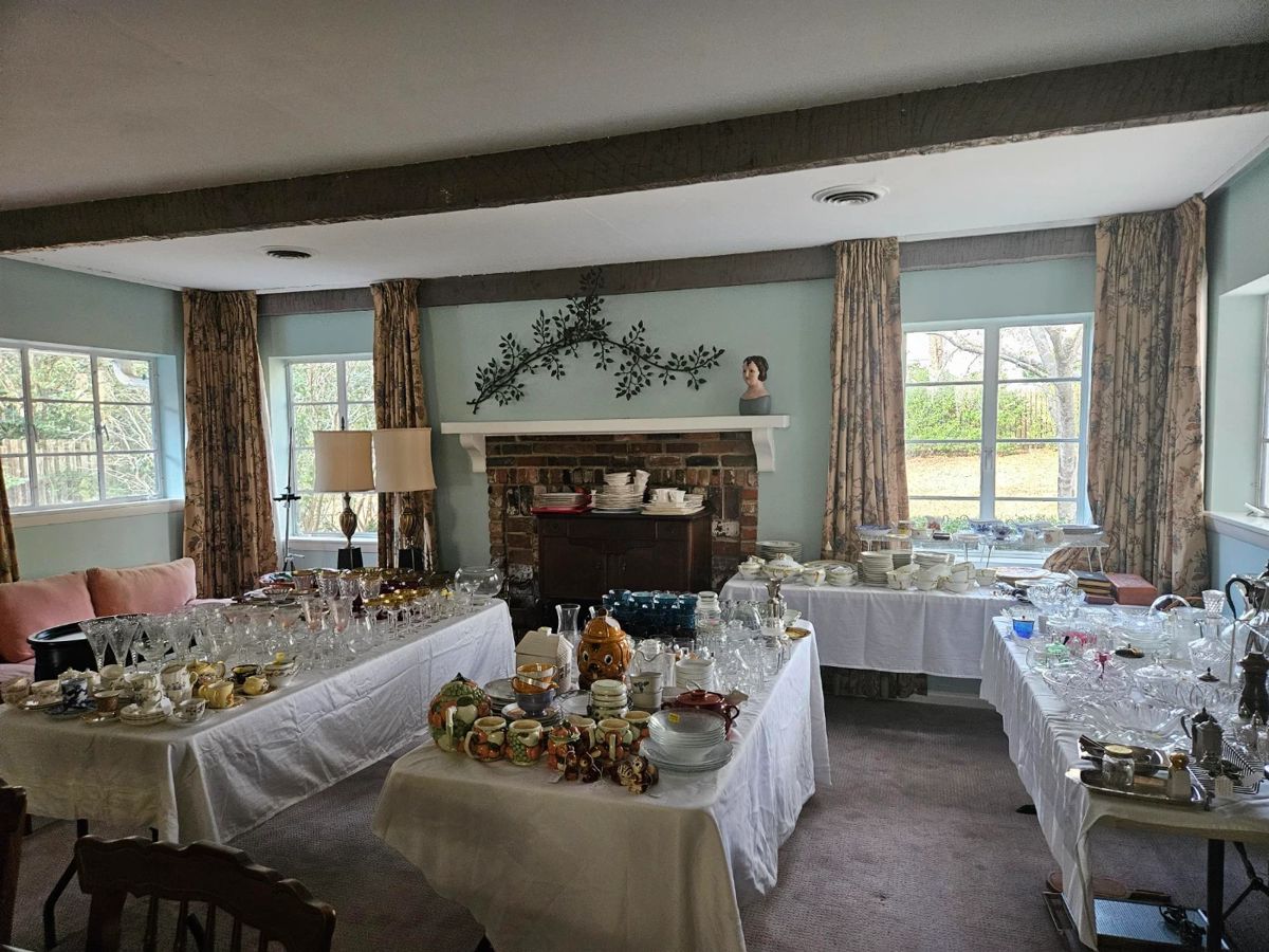 estate pic living room