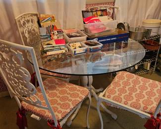 breakfast room table and chairs
