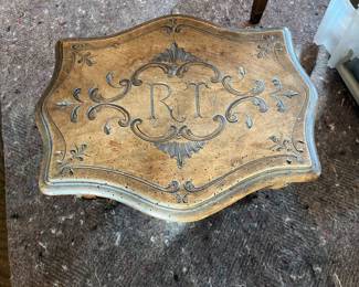 close up of the carving and the initials "RT"
