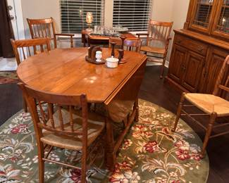 Beautiful round rig.  Drop leaf shown one side 
