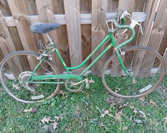 Vintage 70s Schwinn 5-speed Sport Collegiate, PLUS another vintage 70s 10-speed! Intact and ready for rebuild! $50 for both!