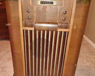 1942 Philco Tube Radio