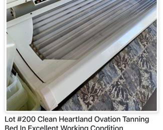 Excellent condition workingHeartland Ovation Tanning Bed