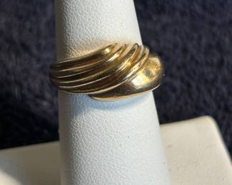Beautiful 14K ring