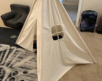 C32 - $35. Tiny Land Play Teepee in excellent condition. 