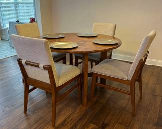 C35 - $375. Dining Table with 4 Chairs. Measures 47.5" round x 30.5" tall. Manufactured 2023.  Excellent Condition. (Surrey Ellis Brown Rooms to Go - Still for sale!)