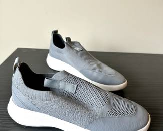 C52 - $15. Women's Size 7.5. Koolaburra by Ugg - Yosha. Very gently worn. 