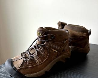 C54 - $35. Women's size 7.5 Keen Boots. 