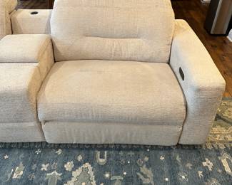 C63 - $1450. Rooms to Go 6 Piece Dual Power Reclining Sectional. Gently used in very good condition. Everything works as it should! Power adjustable head and foot rests. Has USB charging port - hideaway cup holders and a reading light! Assembled it is 147.5" x 132.5" x 36" tall. Oversized and super comfy!