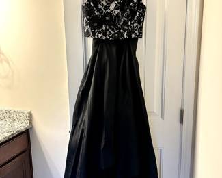 C59 - $30. Aiden Mattox Size 6 Dress. 