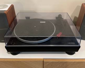 C88 - $175. Audio-Technica AT-LPS Direct Drive Turntable. 3 Speeds. 