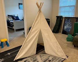C32 - $35. Tiny Land Play Teepee in excellent condition. 
