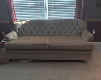 EXCELLENT CONDITION STUNNING NEUTRAL TUFTED MCM/VINTAGE SOFA/COUCH $250