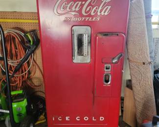 $250 -PRICE DROP.....1950s Vendo 39 Coca-Cola F39B5K Vending Machine(NO INSIDES)