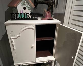 Adorable painted white table