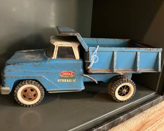 Tonia hydraulic truck