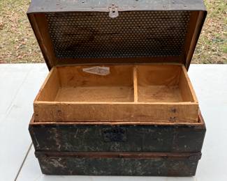 Tool chest with tray