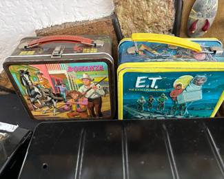 Couple vintage lunchboxes