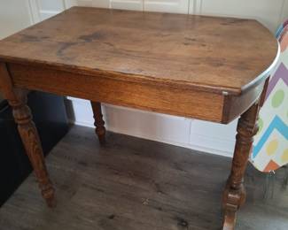 3 leg desk