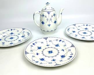 #111 • Vintage Furnival Danish Blue China Coffee Pot & 3 Dinner Plates - England
