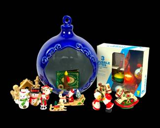 #189 • Vintage 1982 Mold Large Ornament with 15 Christmas Miniatures & Bubble Replacement Lights
