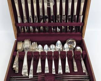 #119 • 90 PC Set Oneida Community Coronation Silver Plate Flatware for 12, With Case
