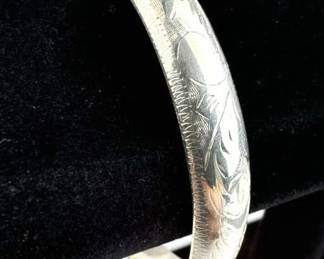 925 Silver Vtg. Etched Hinged Bangle Bracelet