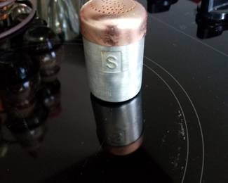 Salt shaker 