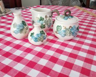 Metlox Poppytrail hostess set, good condition 