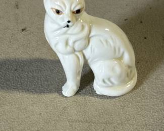 Porcelain cat